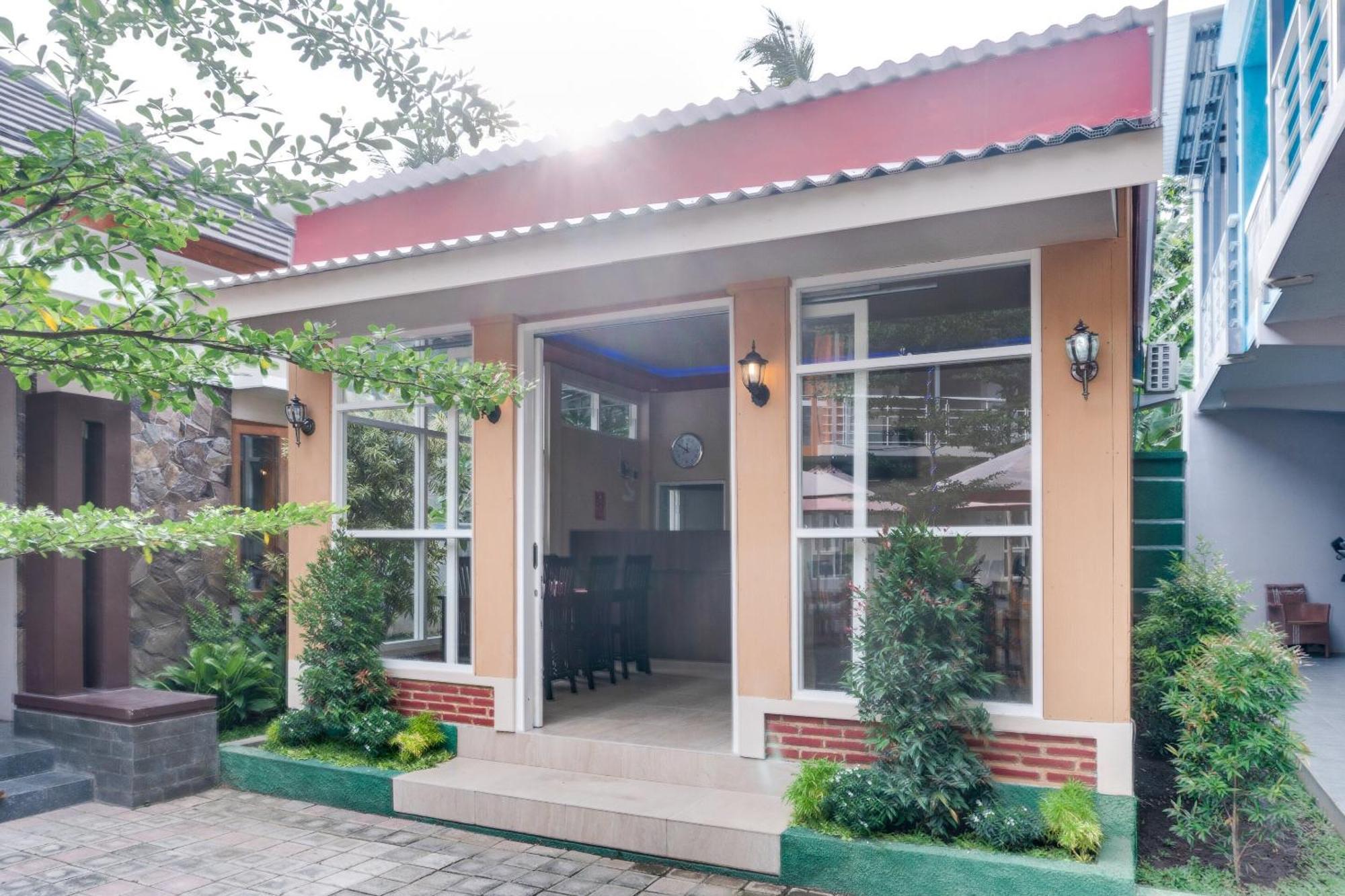 Super Oyo 1579 Kate'El Inn Banyuwangi  Ngoại thất bức ảnh