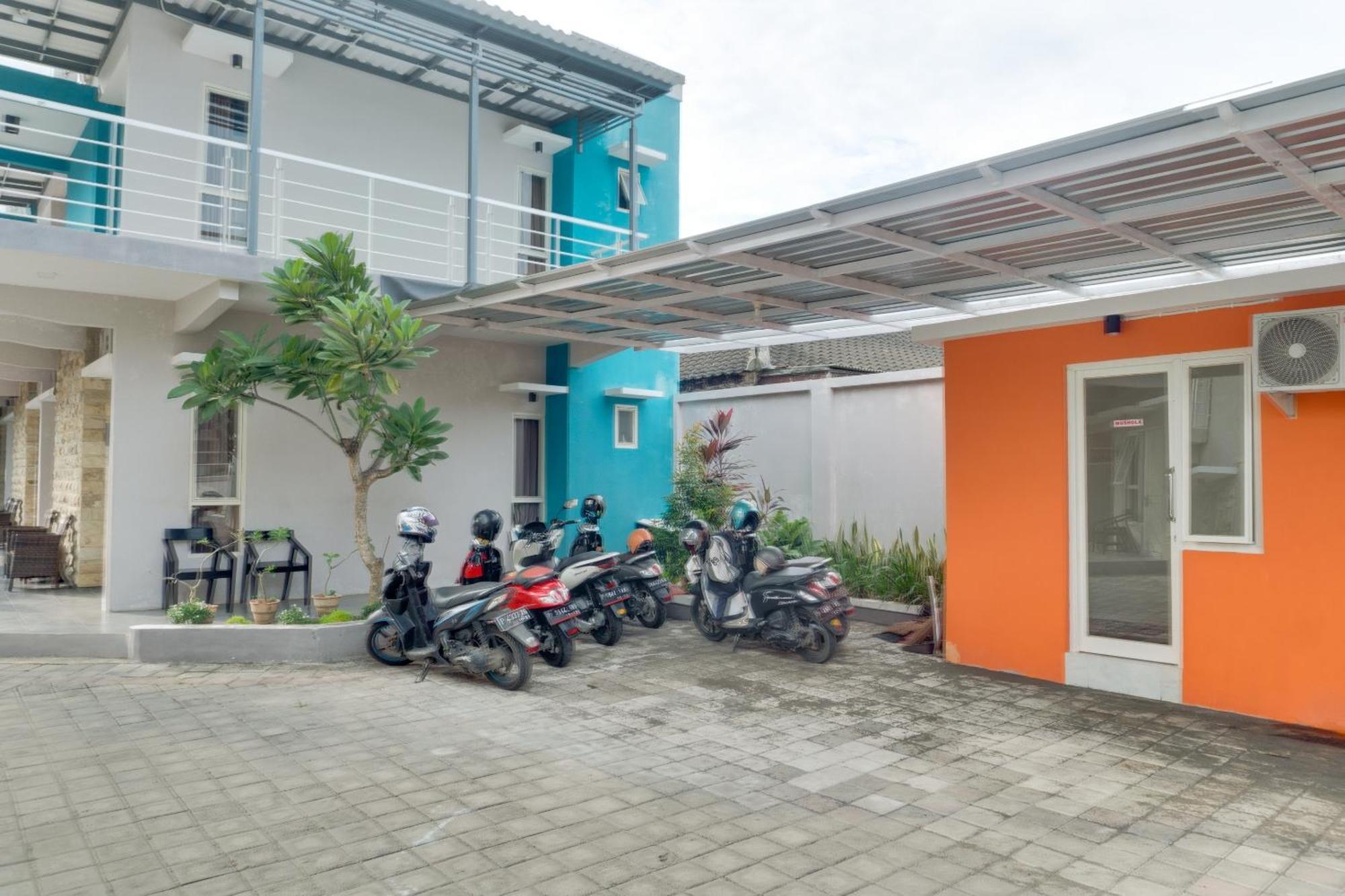 Super Oyo 1579 Kate'El Inn Banyuwangi  Ngoại thất bức ảnh
