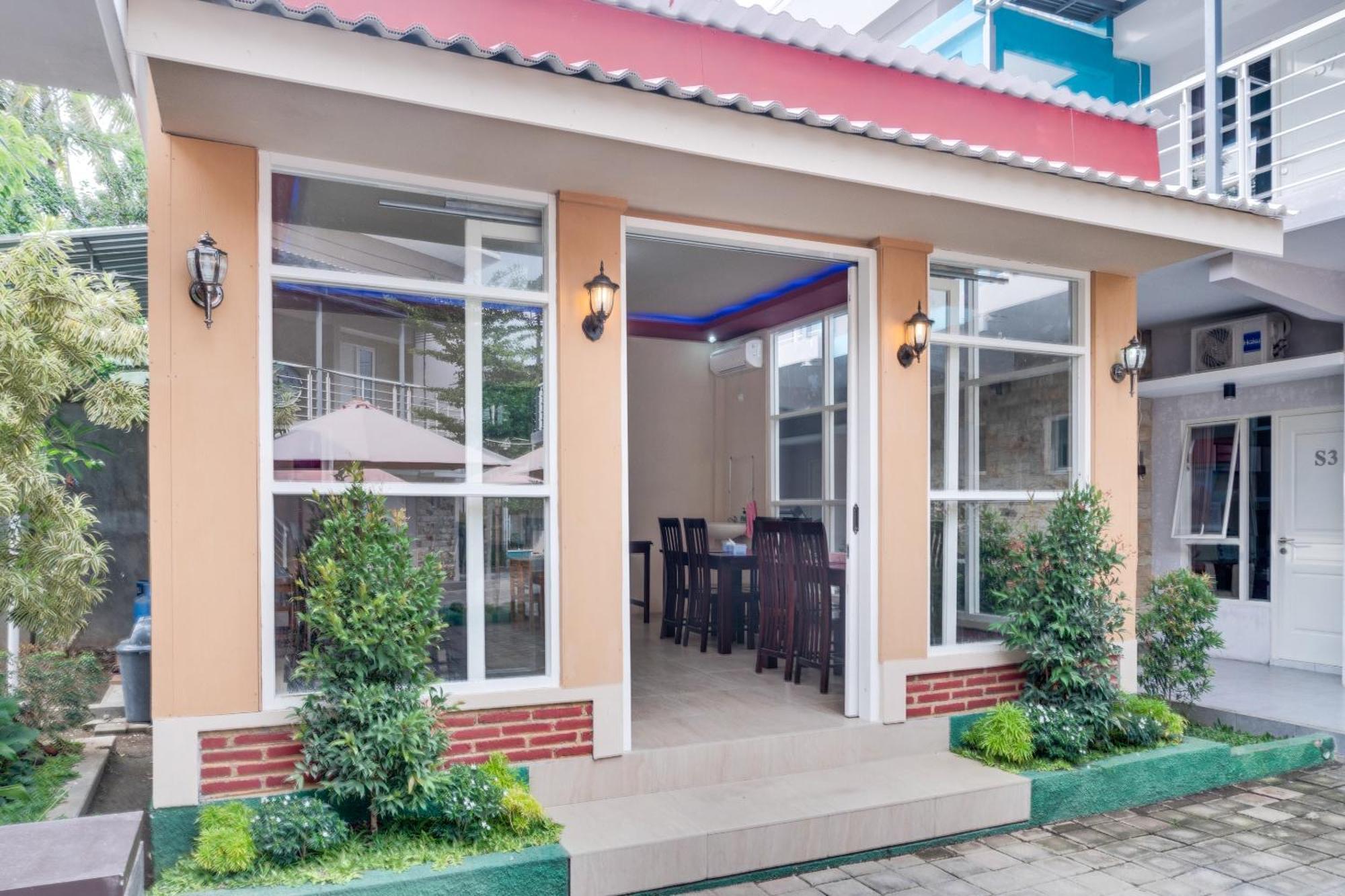 Super Oyo 1579 Kate'El Inn Banyuwangi  Ngoại thất bức ảnh